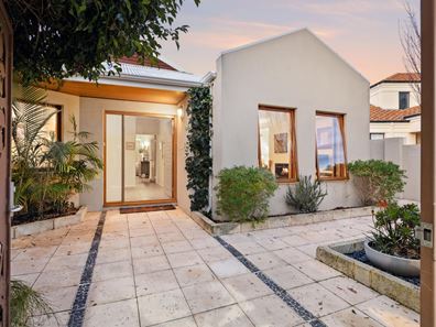 11 Redondo Court, Iluka WA 6028