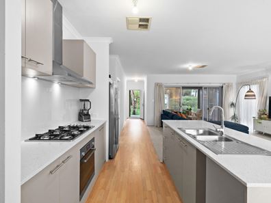 15 Cassowary Crescent, Coodanup WA 6210