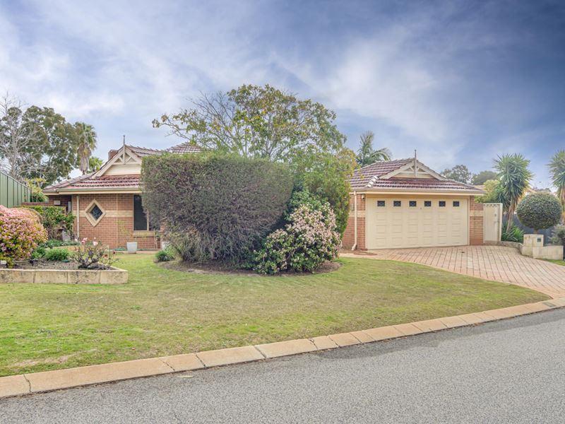4 Woodbury Mews, Landsdale WA 6065