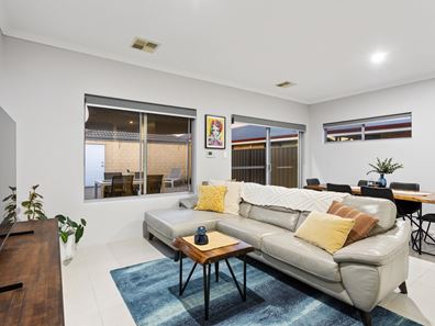 4 Cheyne Way, Caversham WA 6055