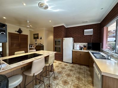 6 Kobeelya Avenue, Katanning WA 6317