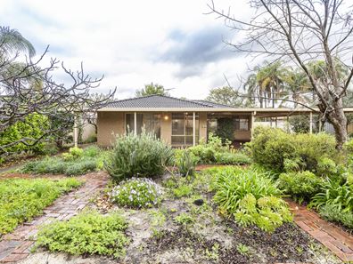 4 Addlewell Glen, Kiara WA 6054