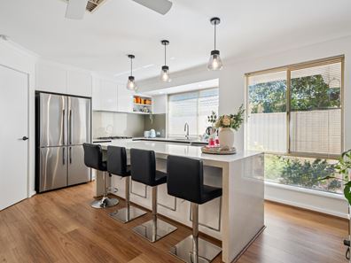 9 Pine Grove, Kardinya WA 6163