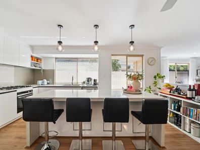 9 Pine Grove, Kardinya WA 6163
