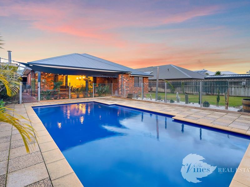 44 Adlington Way, The Vines
