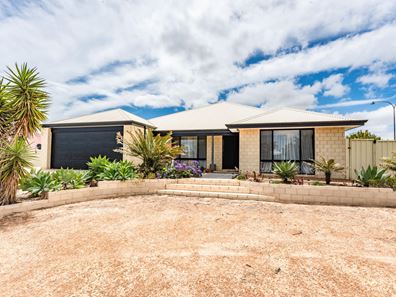 2 Protea Avenue, Moresby WA 6530