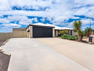 2 Protea Avenue, Moresby WA 6530
