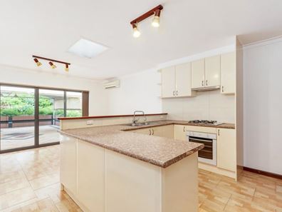 25 Dalwood Court, Hamersley WA 6022