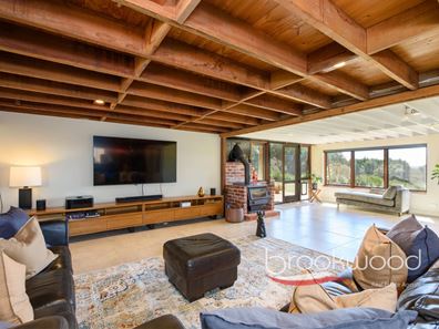 558 Dinsdale Road, Gidgegannup WA 6083