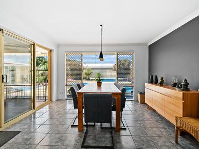 24 Staunton Rise, Halls Head WA 6210