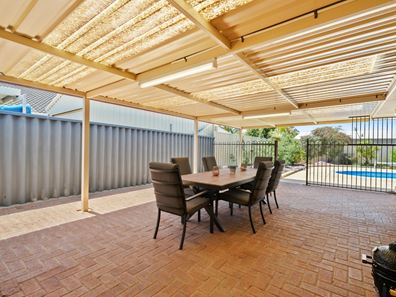 24 Staunton Rise, Halls Head WA 6210