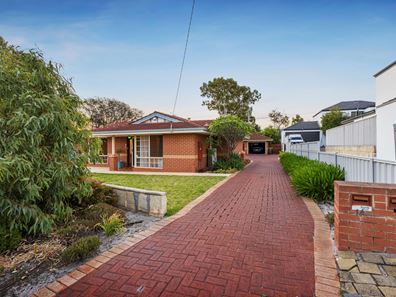 1 Newcomen Road, Stirling WA 6021