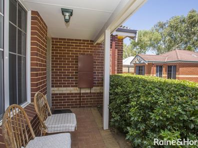 6/32 HOLMESDALE ROAD, Woodbridge WA 6056