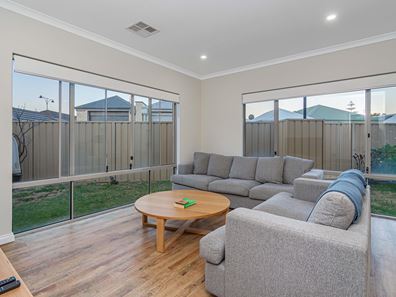 1/18 Melksham Way, Butler WA 6036