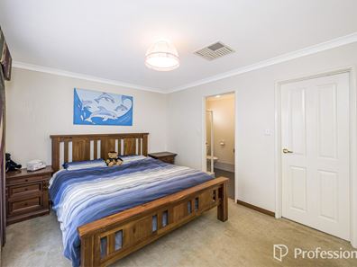 11 Harrison Road, Mount Richon WA 6112
