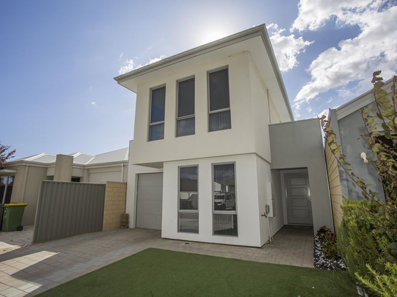 8 Silvergum Way, Piara Waters WA 6112