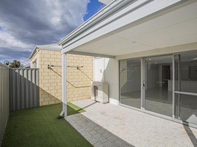 8 Silvergum Way, Piara Waters WA 6112
