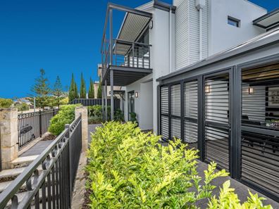 6 O'Mara Boulevard, Iluka WA 6028
