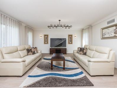 6 O'Mara Boulevard, Iluka WA 6028
