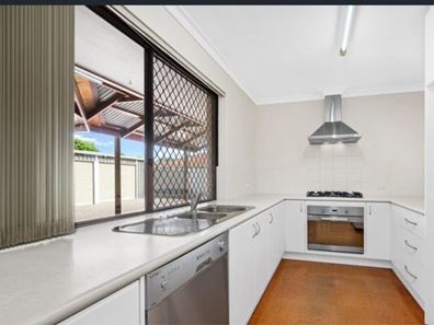1 Arundel Drive, Halls Head WA 6210