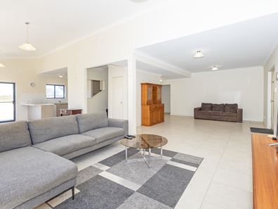 7 White Court, Eneabba WA 6518