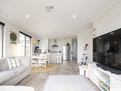 15 Thistle Way, Two Rocks WA 6037