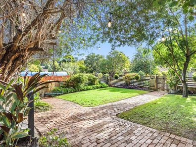 10 Harfoot Street, Willagee WA 6156