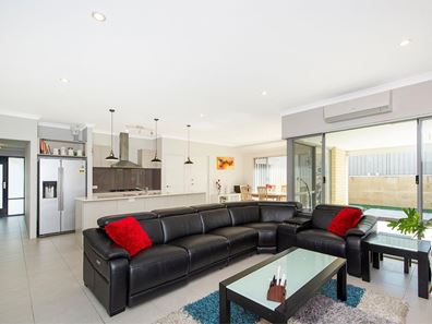 34 Hokitika Drive, Dudley Park WA 6210