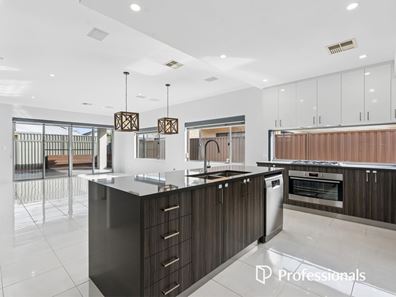 3 Cadaga Way, Piara Waters WA 6112