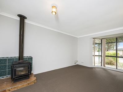 34 Farmer Avenue, Brookdale WA 6112