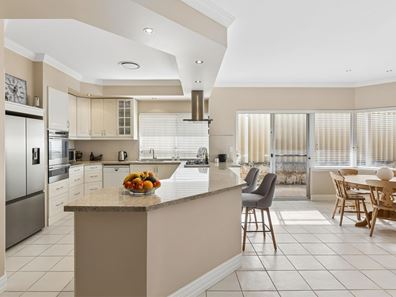 30 Cardiff Gate, Iluka WA 6028