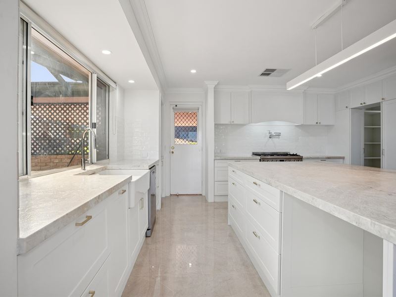 332 Summerlakes Parade, Ballajura WA 6066
