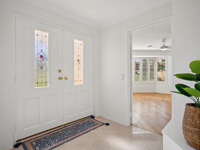 332 Summerlakes Parade, Ballajura WA 6066