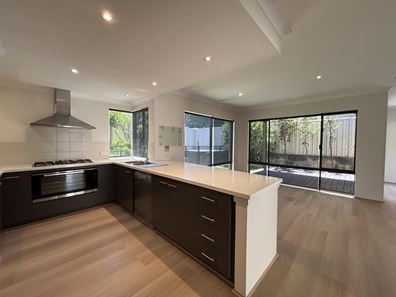 8 Olcote Street, Doubleview WA 6018