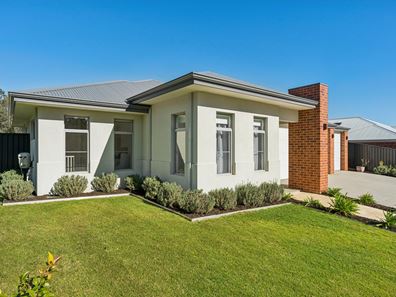 11 Broadmeadows Drive, Bushmead WA 6055