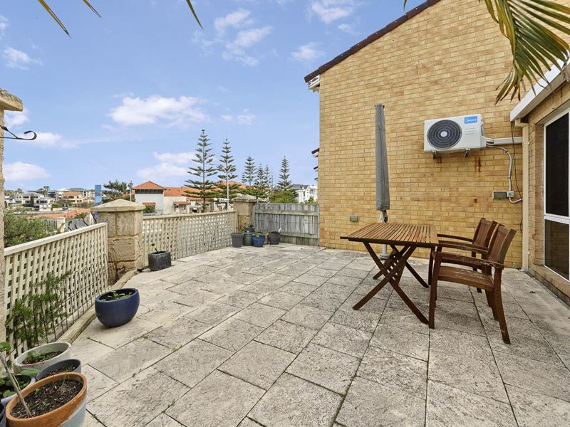 6/8 Toulon Circle, Mindarie WA 6030
