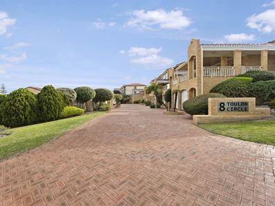 6/8 Toulon Circle, Mindarie WA 6030