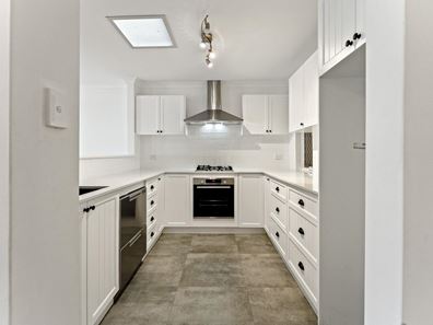 6/8 Toulon Circle, Mindarie WA 6030