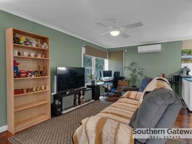 19 Langridge Crescent, Orelia WA 6167