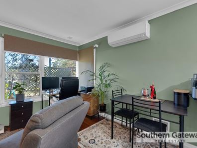 19 Langridge Crescent, Orelia WA 6167