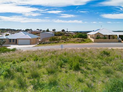 8 Bond Street, Port Denison WA 6525