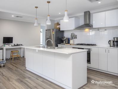 12 Vivid Chase, Dayton WA 6055