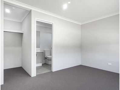 16 Brumlow Way, Lakelands WA 6180