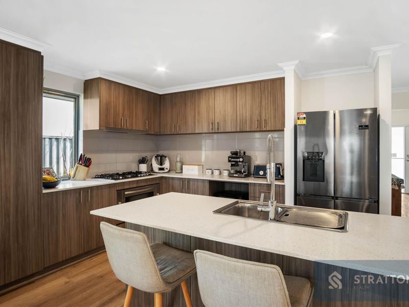 50 St Catharines Promenade, Champion Lakes