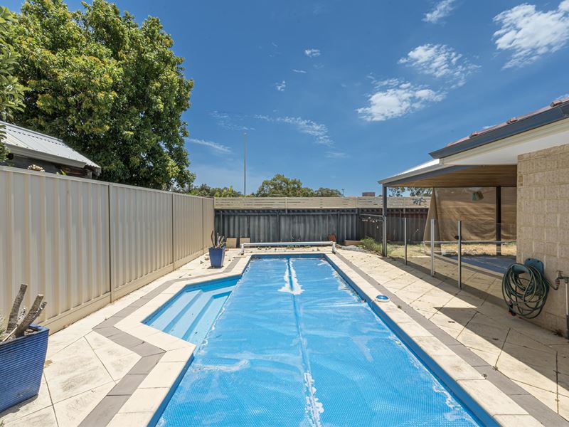 3 Plumdale Way, Woodvale WA 6026
