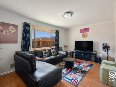 10/9-11 Mallard Way, Cannington WA 6107