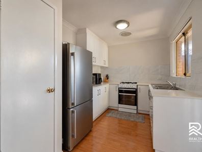 10/9-11 Mallard Way, Cannington WA 6107