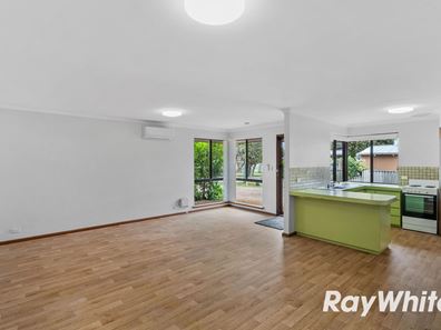 1/8 Cathryn Street, Halls Head WA 6210