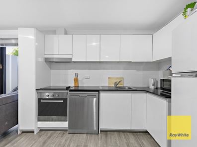 2/230 Spencer Road, Thornlie WA 6108