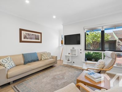 3/8 Adrian Street, Palmyra WA 6157